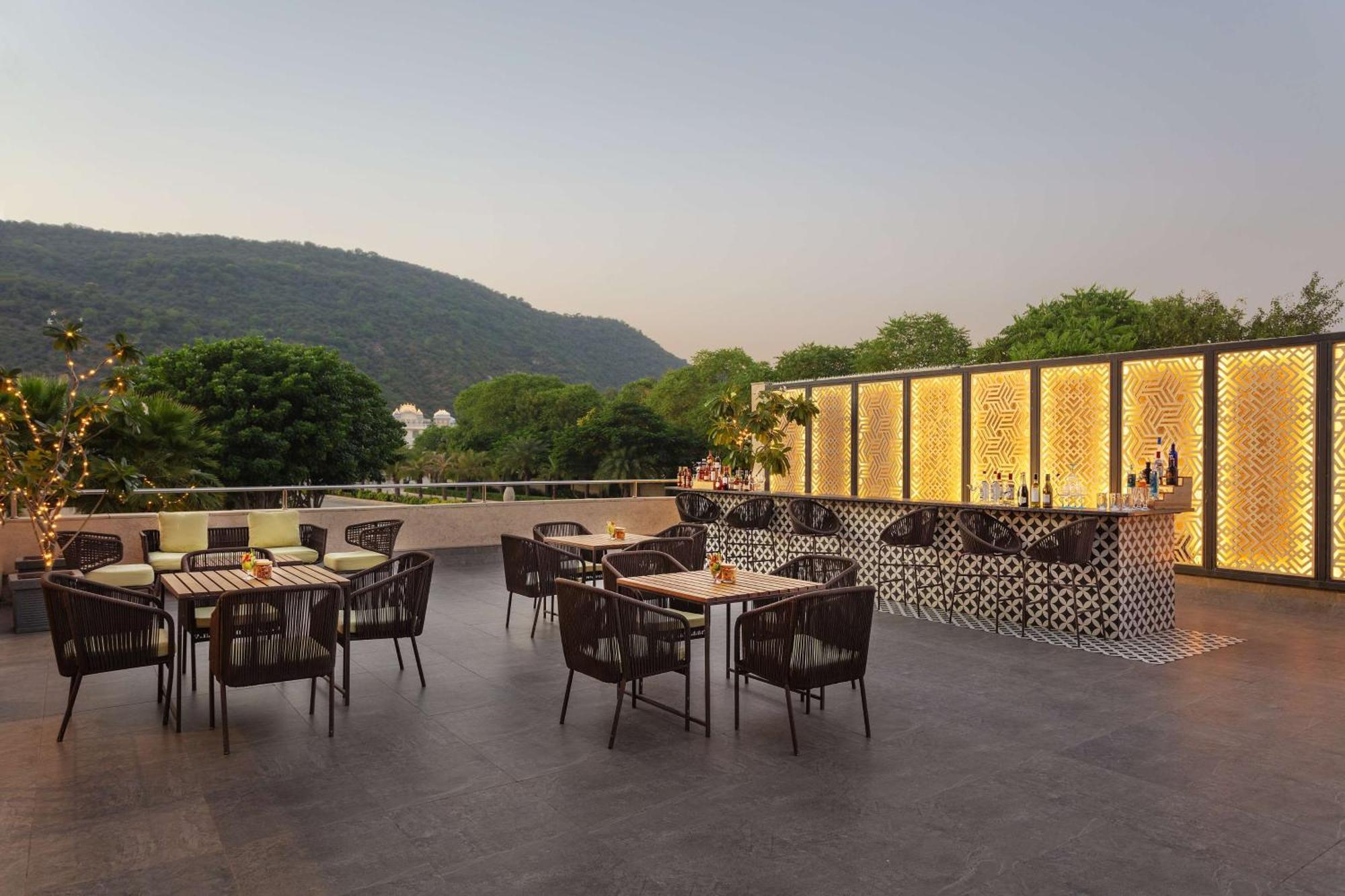 Doubletree By Hilton Jaipur Amer Екстериор снимка
